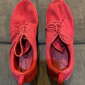 Men’s Nike roche red tennis shoes